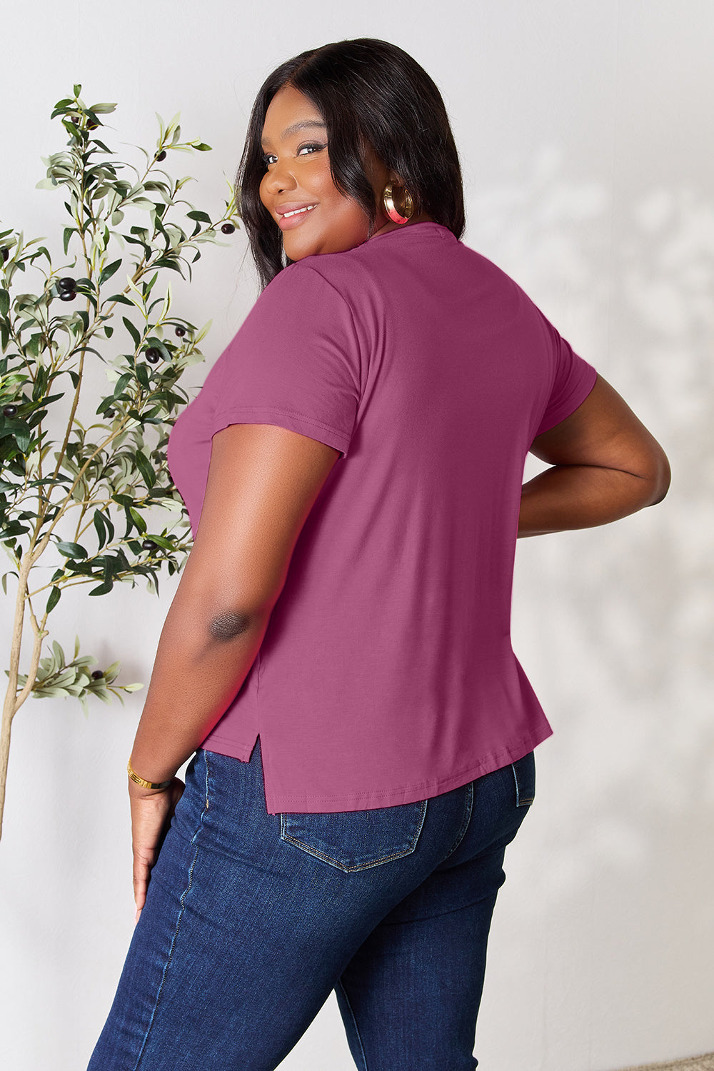 Renee Basic Round Neck T-Shirt – Soft Everyday Tee
