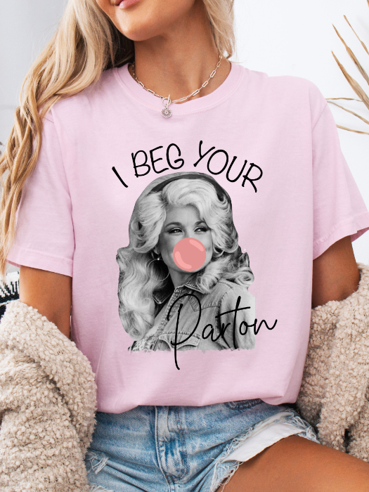 I Beg Your Parton Graphic Tee in Light Pink