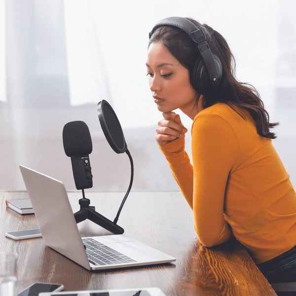 USB Gaming Condenser Microphone – LED Streaming Mic