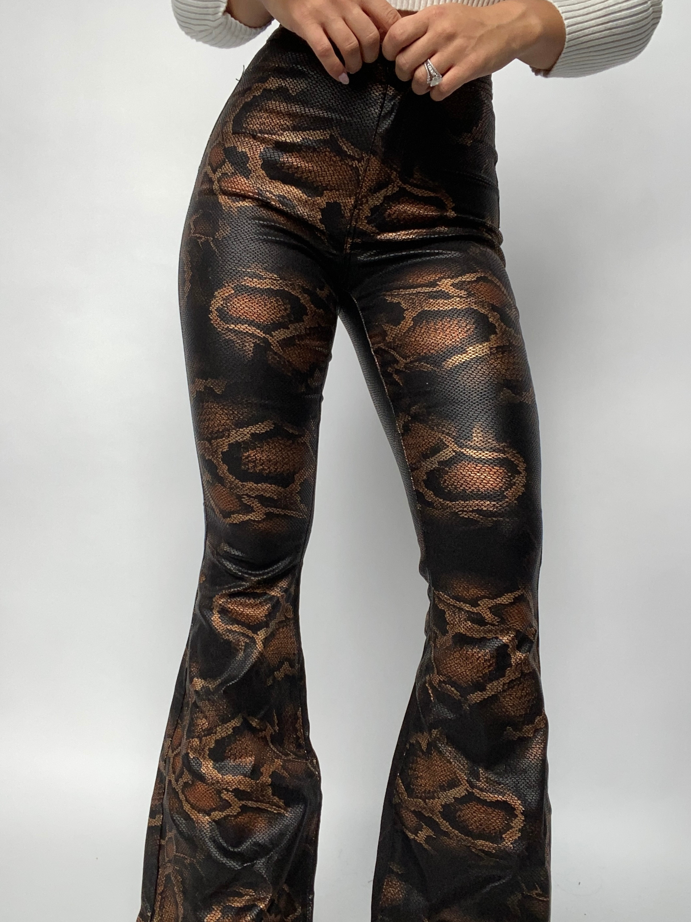 Fiona High Waisted Bell Bottom Flare Jeans – Snakeprint Stretch Denim