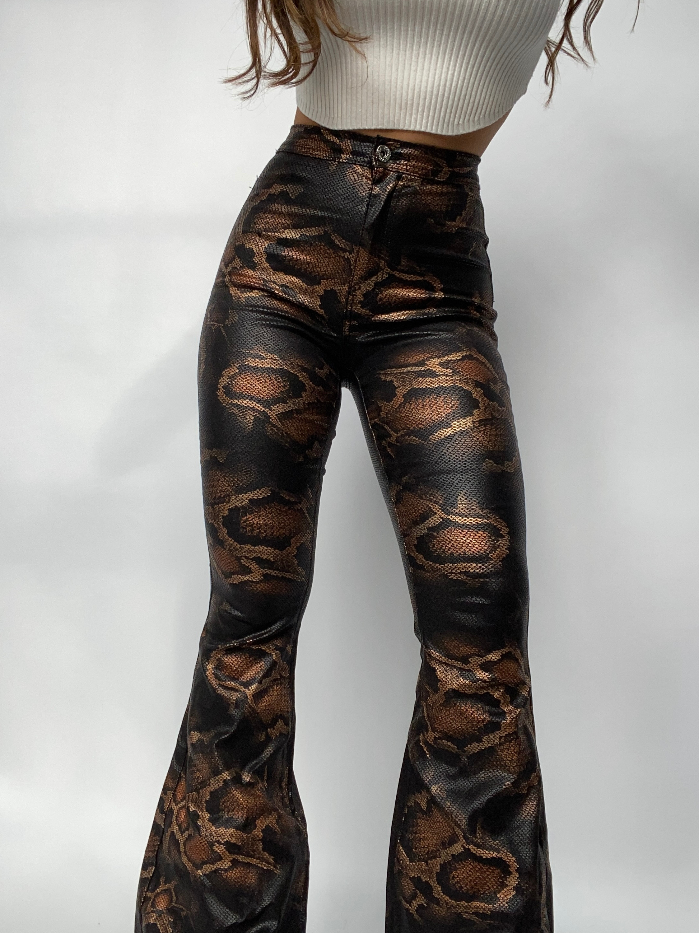Fiona High Waisted Bell Bottom Flare Jeans – Snakeprint Stretch Denim
