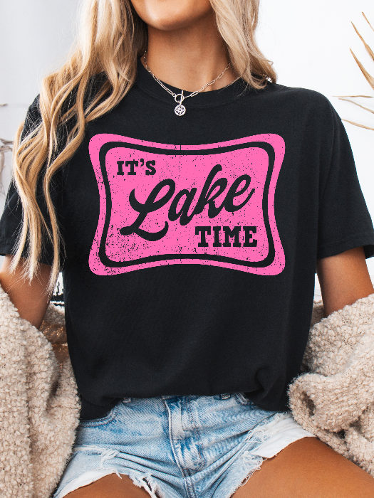 Lake Time Graphic Tee printed on premium Comfort Colors 100% cotton featuring an exclusive Willow Boutique design, perfect for lake weekends, boating, camping, and relaxed summer style. T-Shirt in Black
