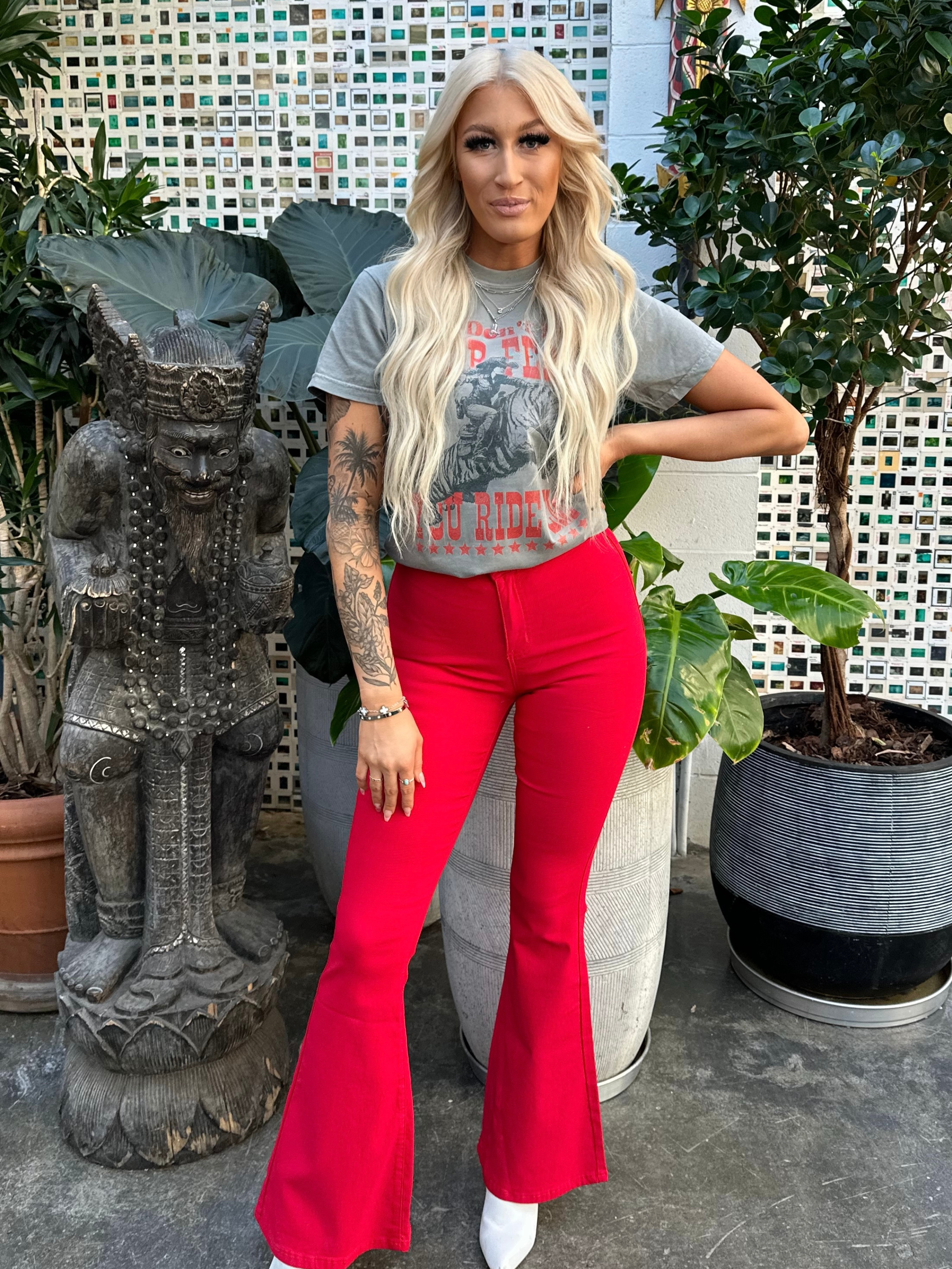 Western Country Roads Concert Bundle – Flare Jeans + Western Tee Outfit