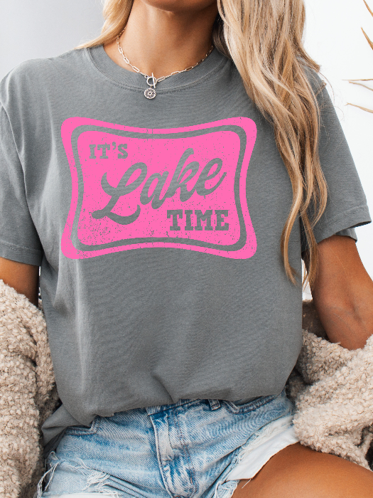 Lake Time Graphic Tee printed on premium Comfort Colors 100% cotton featuring an exclusive Willow Boutique design, perfect for lake weekends, boating, camping, and relaxed summer style. T-Shirt in Grey