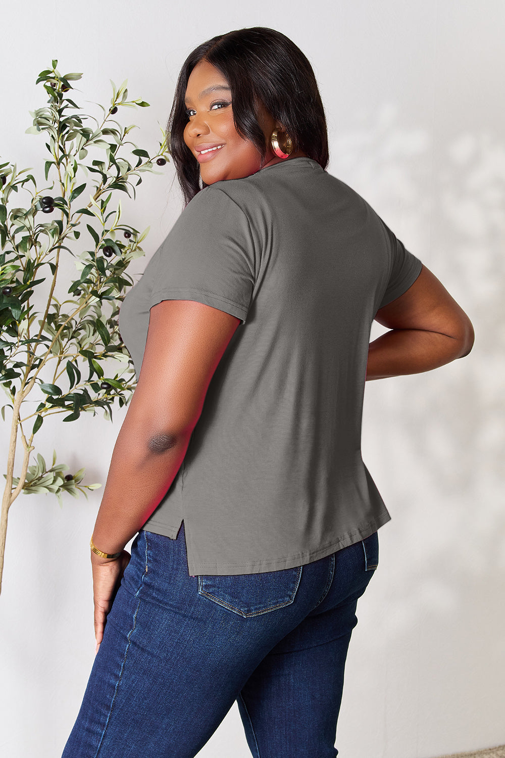 Renee Basic Round Neck T-Shirt – Soft Everyday Tee