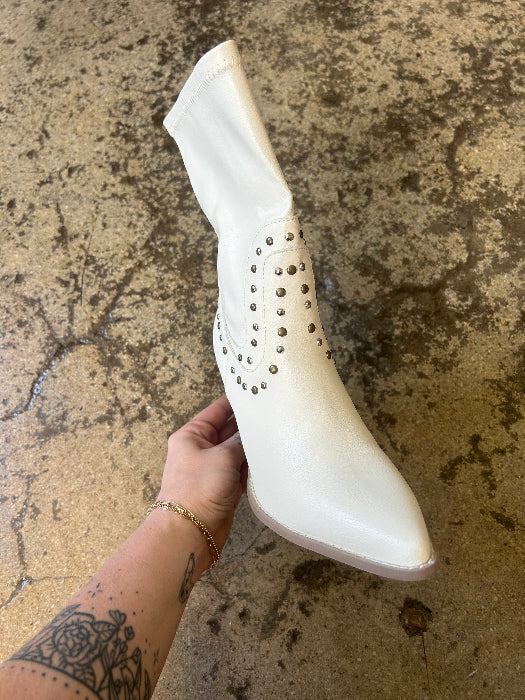 Cityscape Studded Western Boots in white