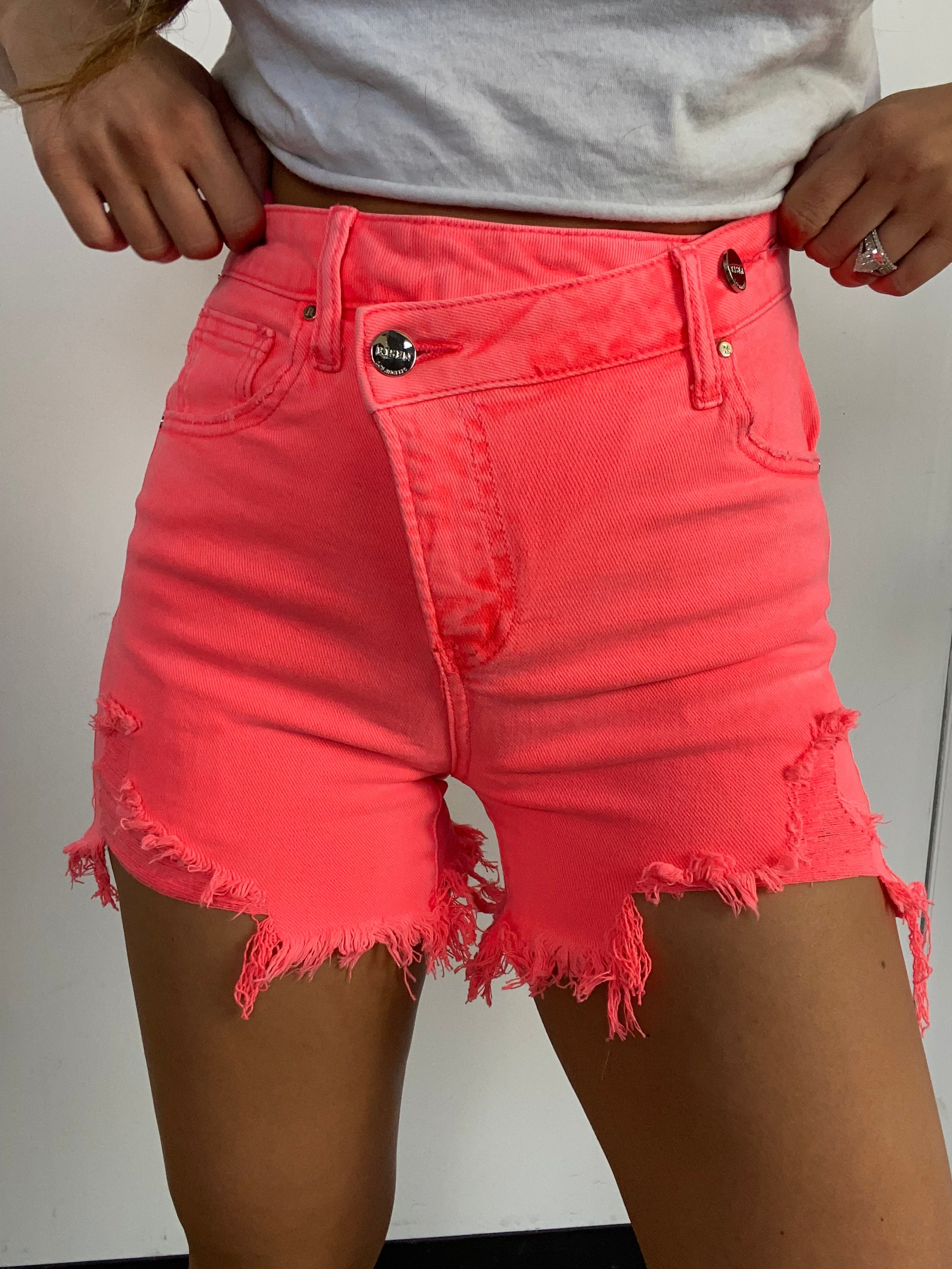 Lindsey Asymmetrical Distressed Denim Shorts – Coral Pink