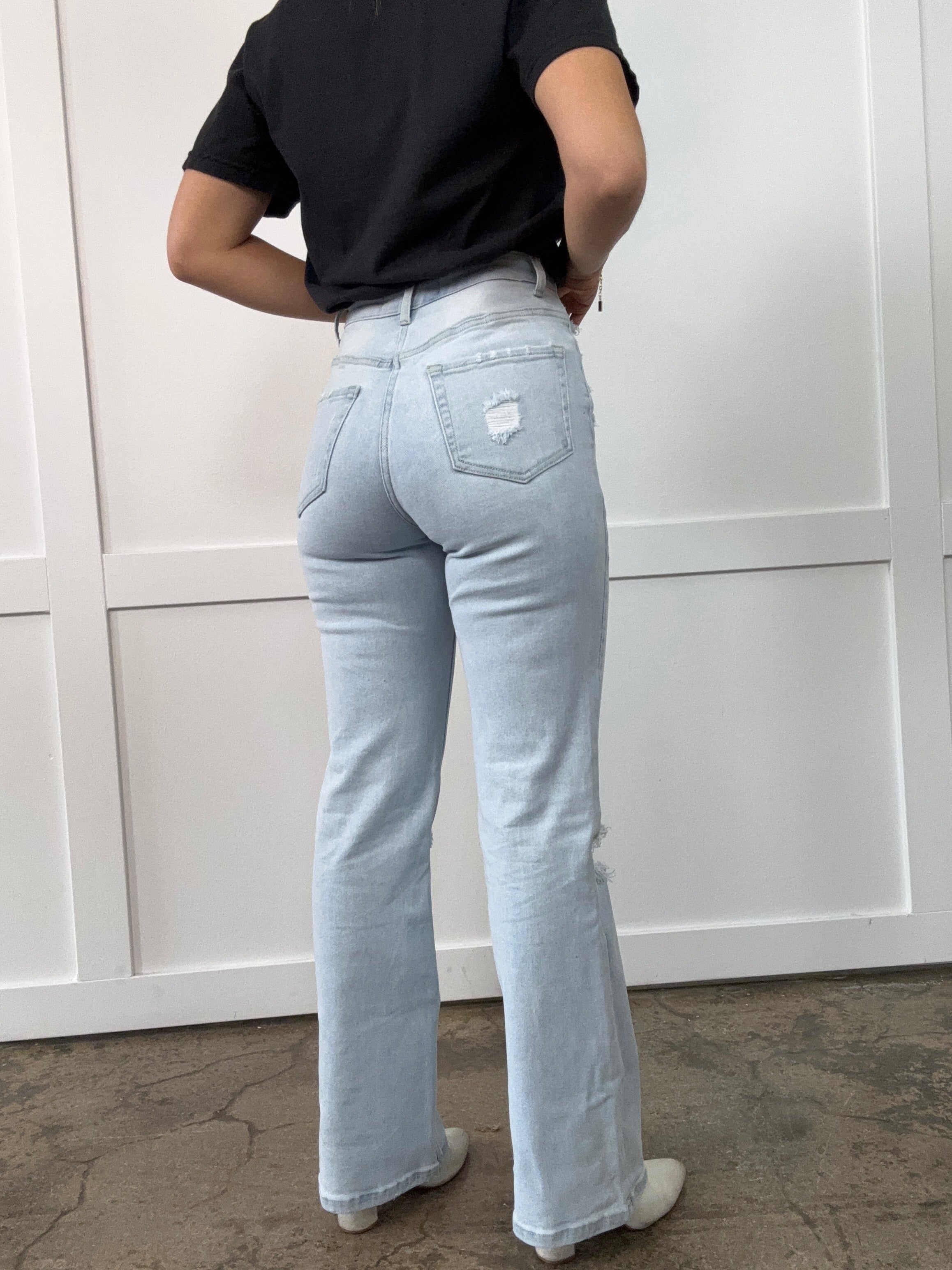 Amber 90s Vintage Boyfriend Jeans – Light Wash Denim