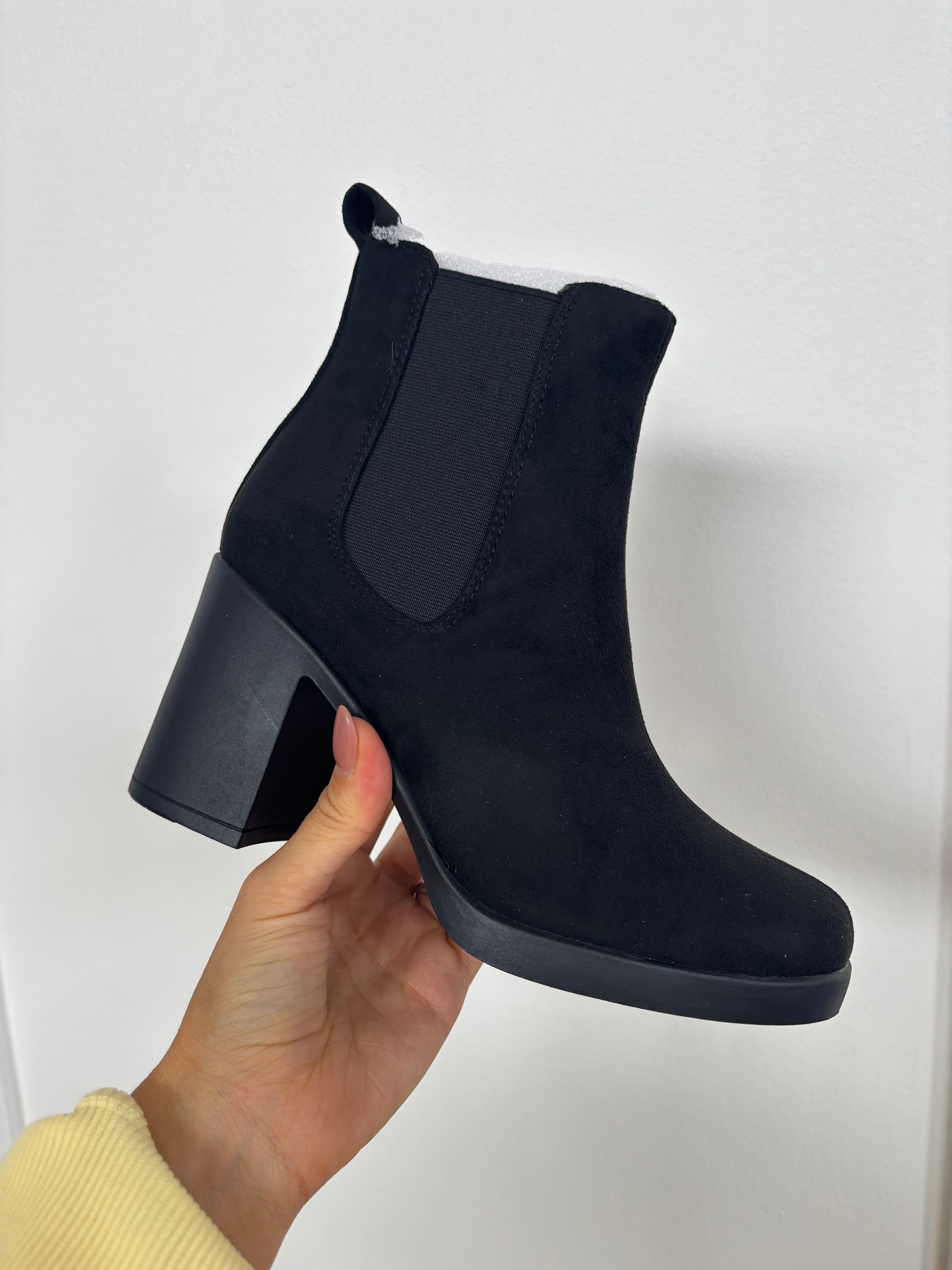 Arbor Ridge Platform Chelsea Suede Boots – Black Booties