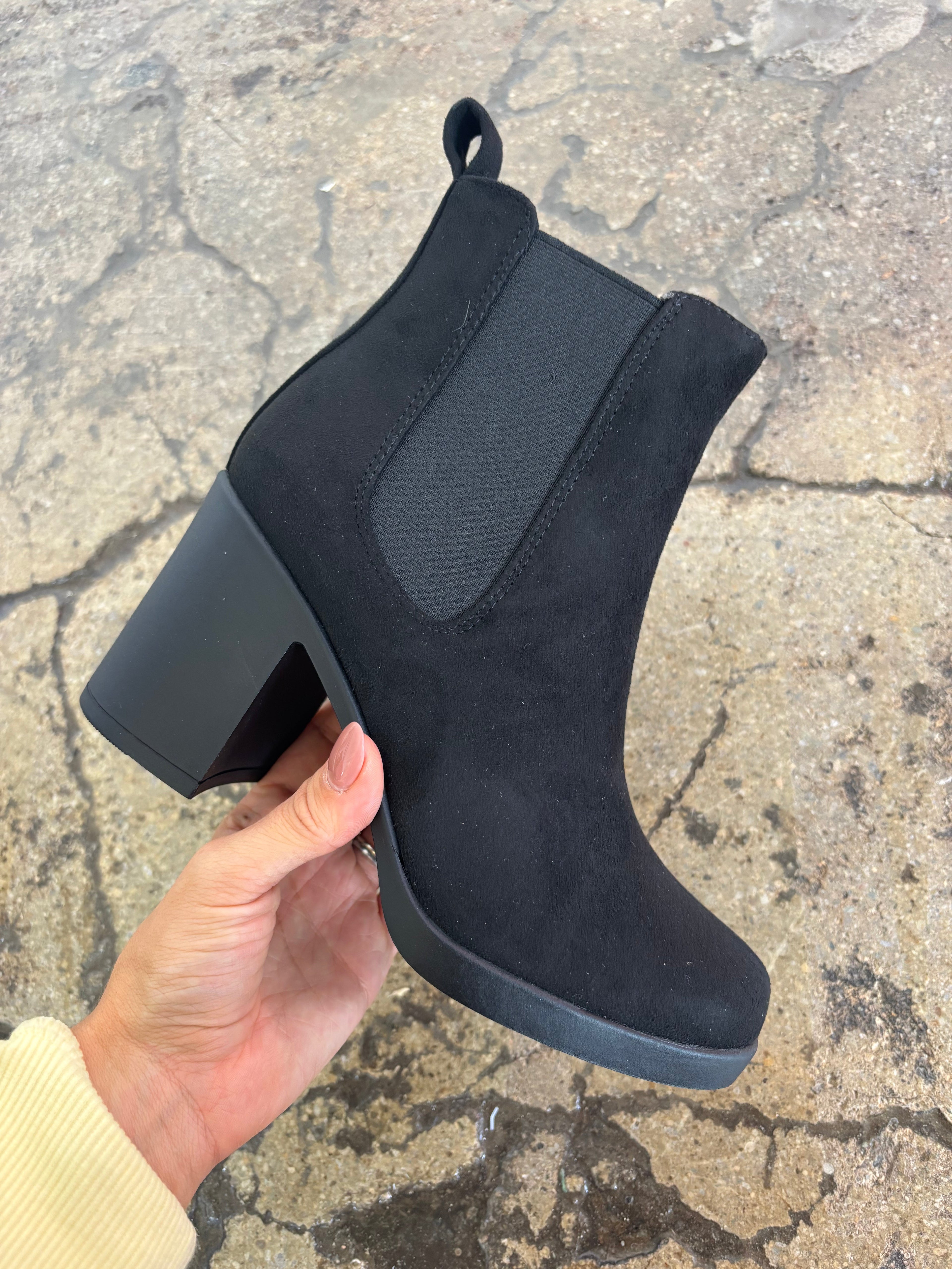 Arbor Ridge Platform Chelsea Suede Boots – Black Booties