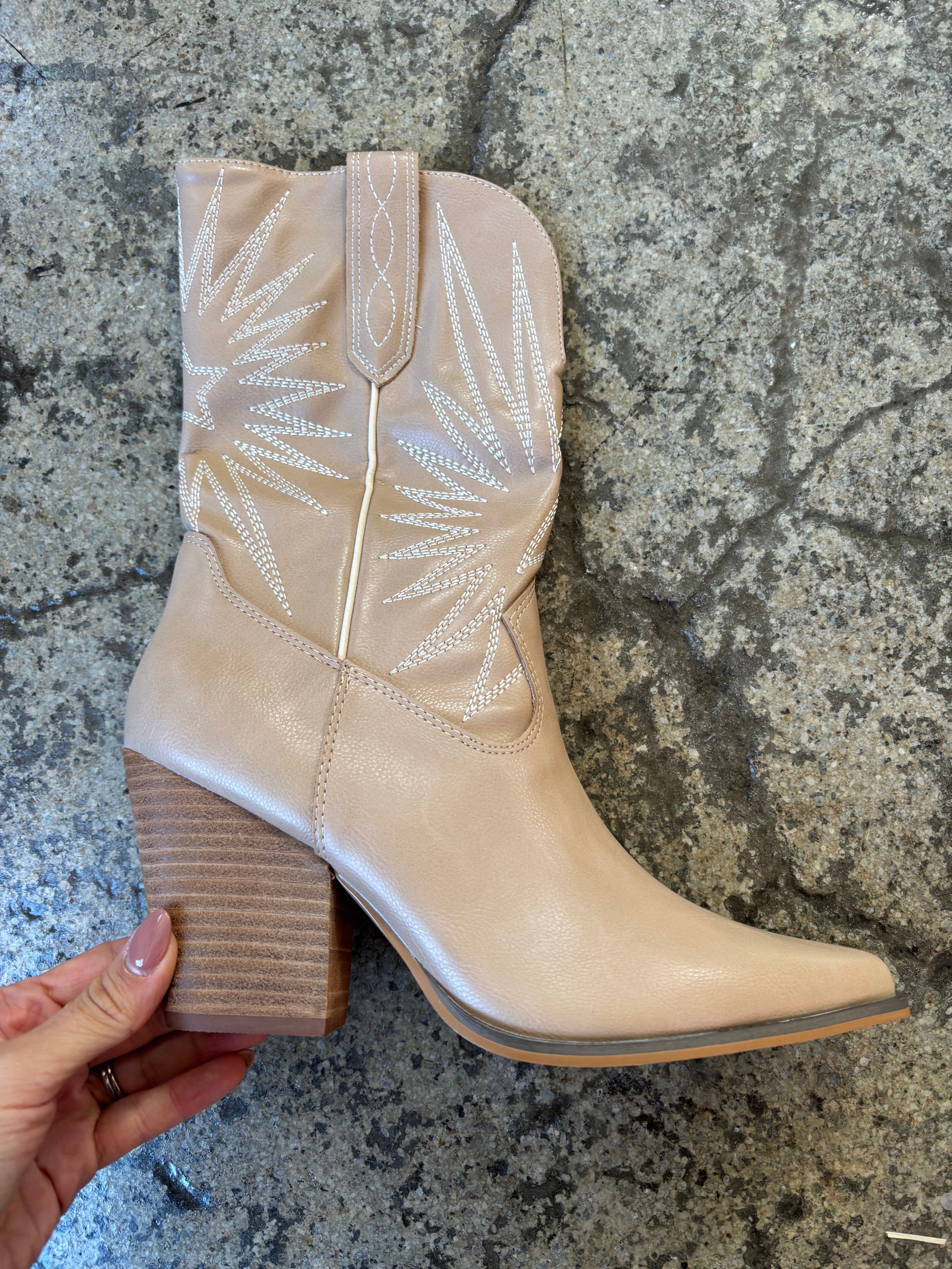 Emersyn Embroidered Cowgirl Boots – Pointed Toe Western Boots
