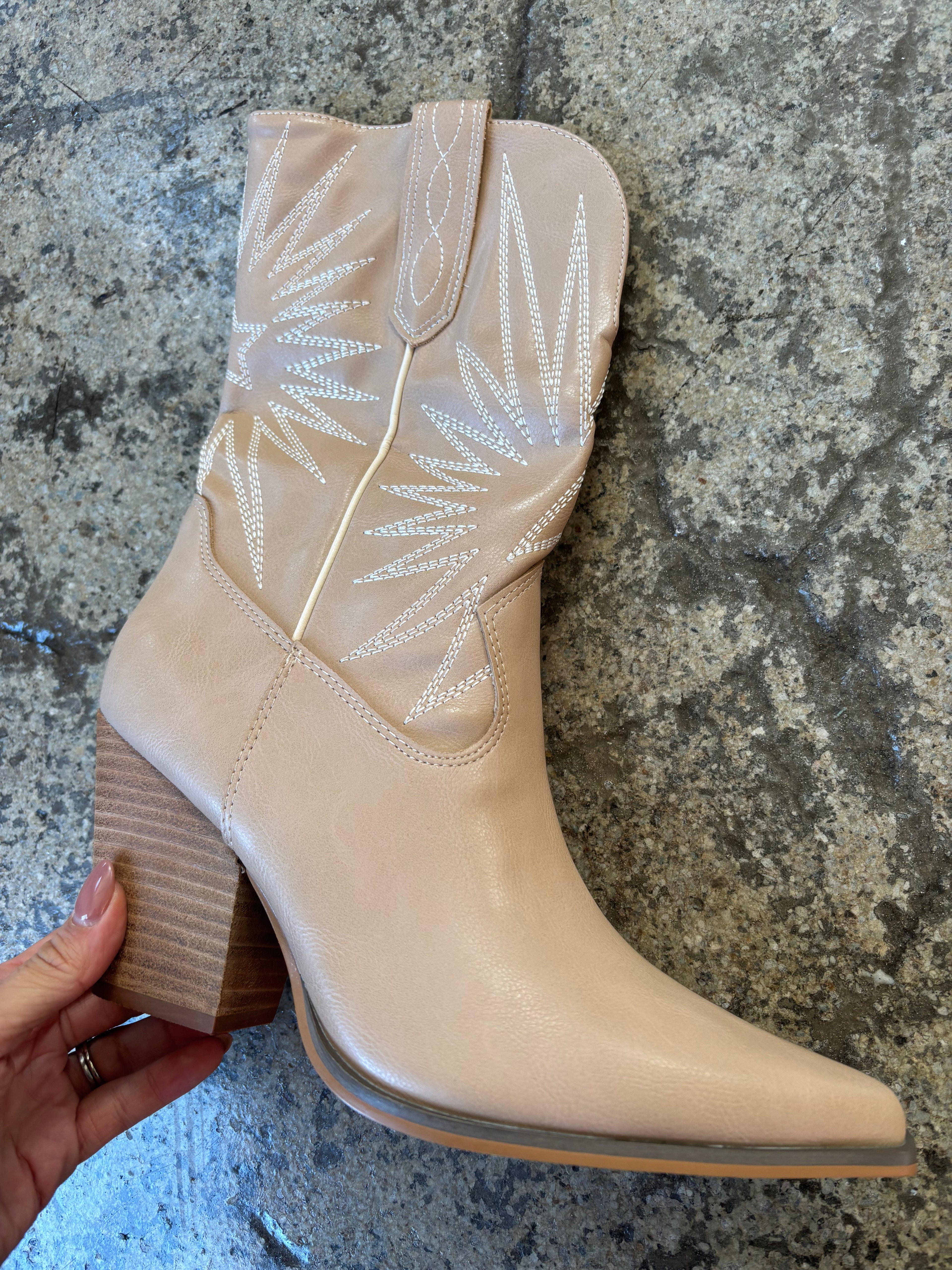 Emersyn Embroidered Cowgirl Boots – Pointed Toe Western Boots