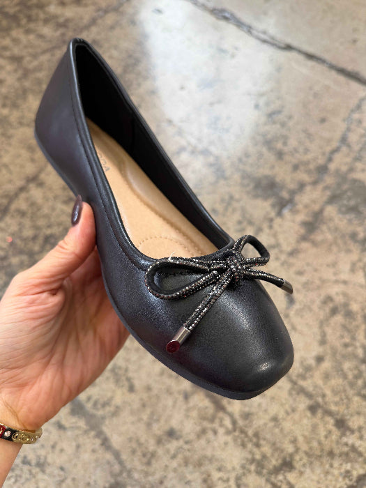 Dorothy Bow Sandals in Black