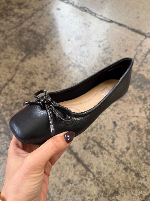 Dorothy Bow Sandals in Black