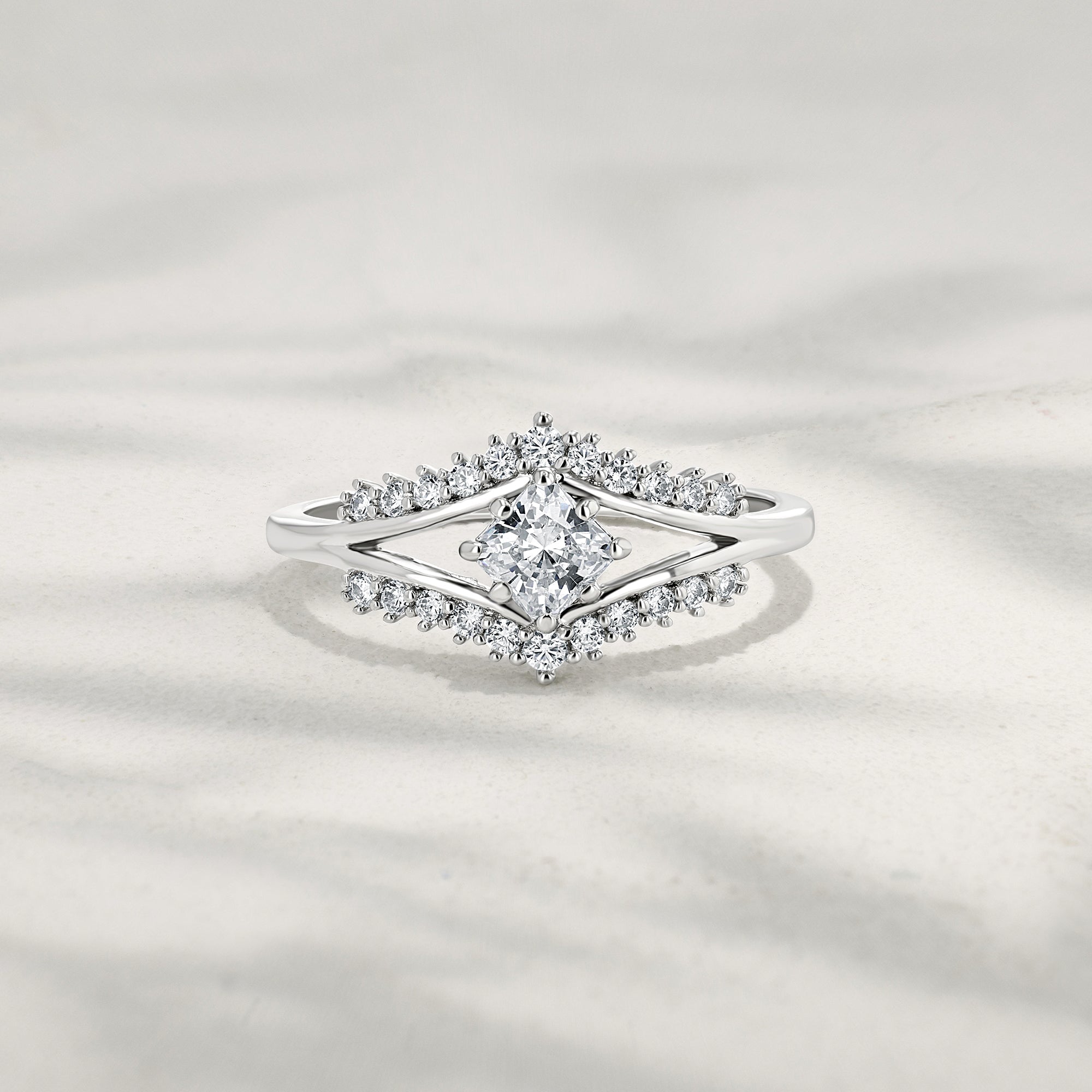 It's a Wonderful Life Jewel Candle with Hidden Surprise Ring | Fragrant Jewels Holiday Collection