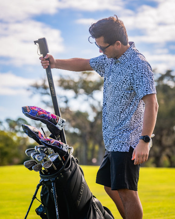 Black LiquorStick® 3.0 golf drink dispenser featuring a 750ml stainless steel reservoir, USB-C rechargeable automatic pump, insulated construction, and ground spike.