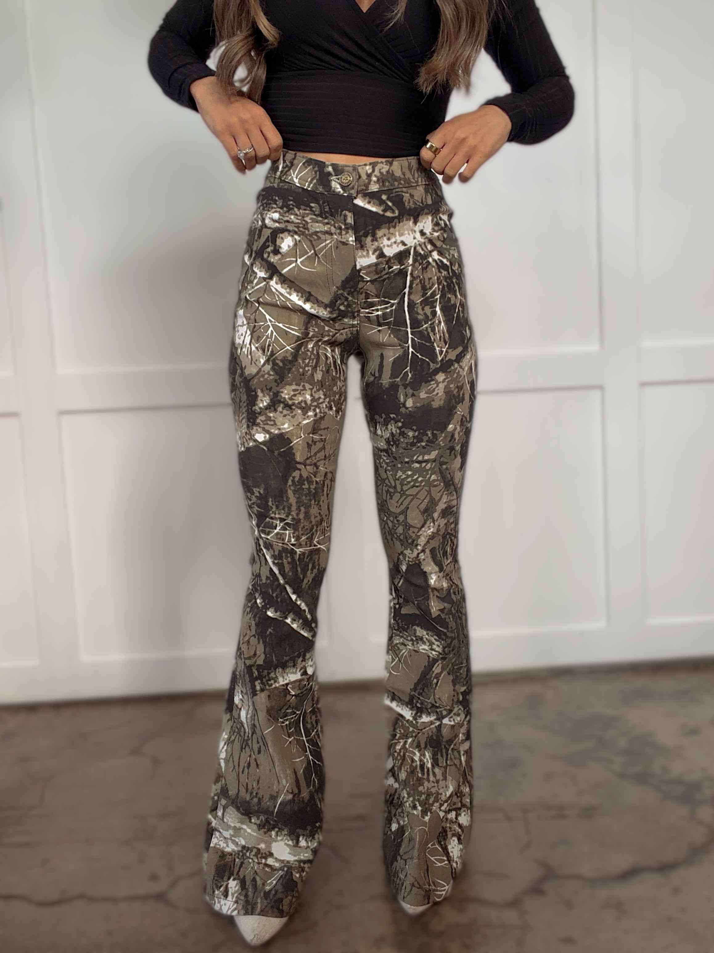 Western Country Roads Concert Bundle – Flare Jeans + Western Tee Outfit