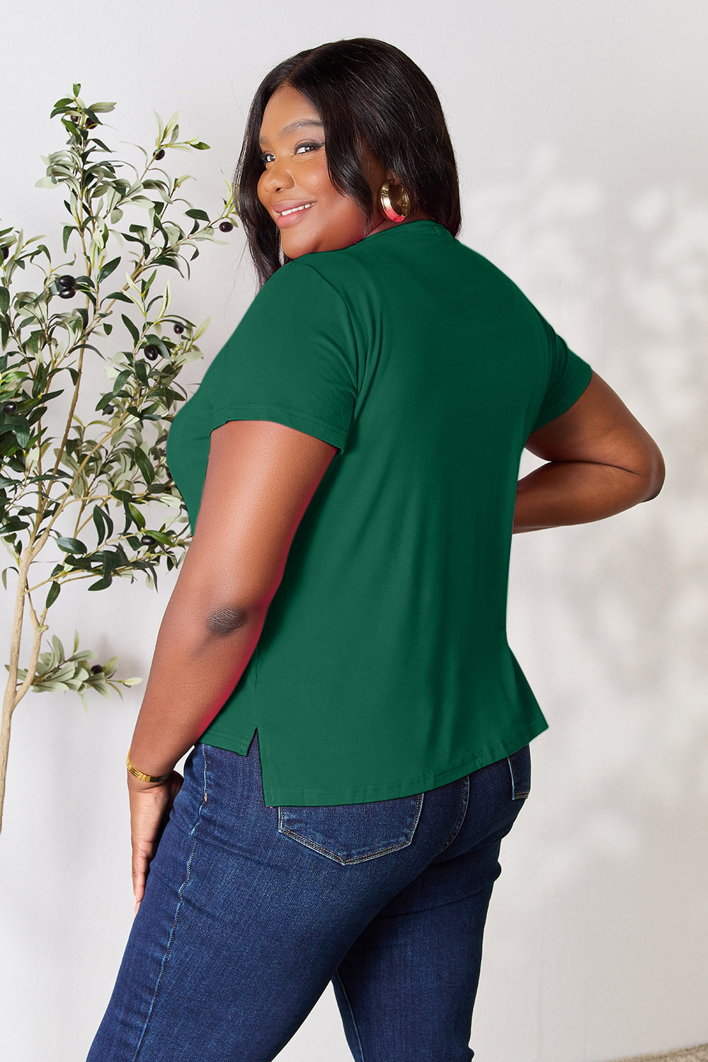 Renee Basic Round Neck T-Shirt – Soft Everyday Tee