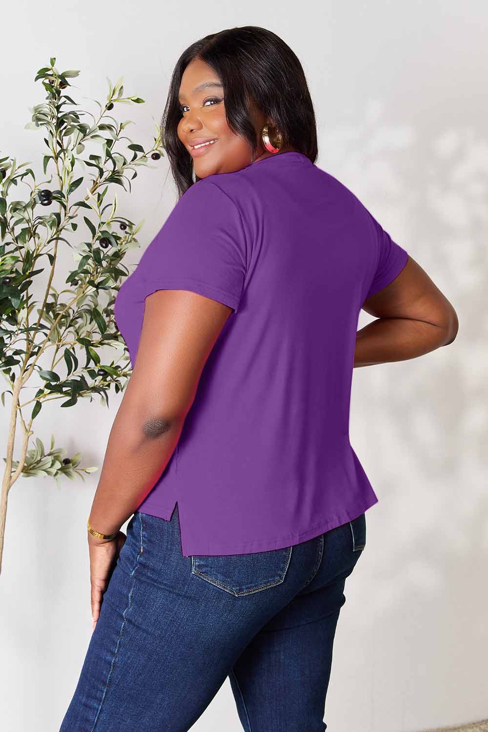 Renee Basic Round Neck T-Shirt – Soft Everyday Tee