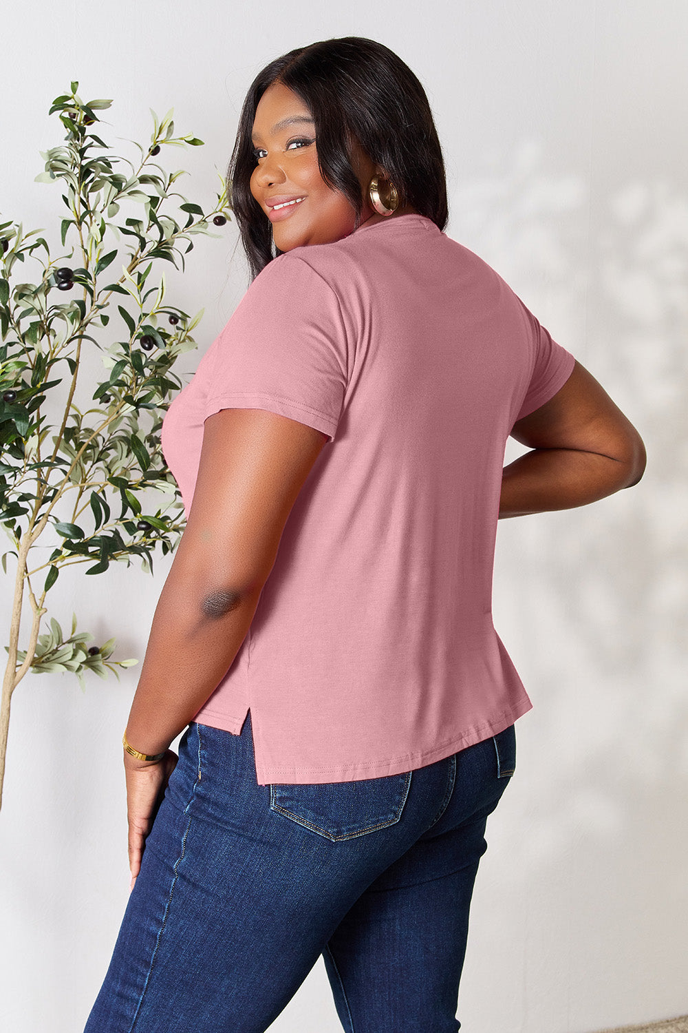 Renee Basic Round Neck T-Shirt – Soft Everyday Tee